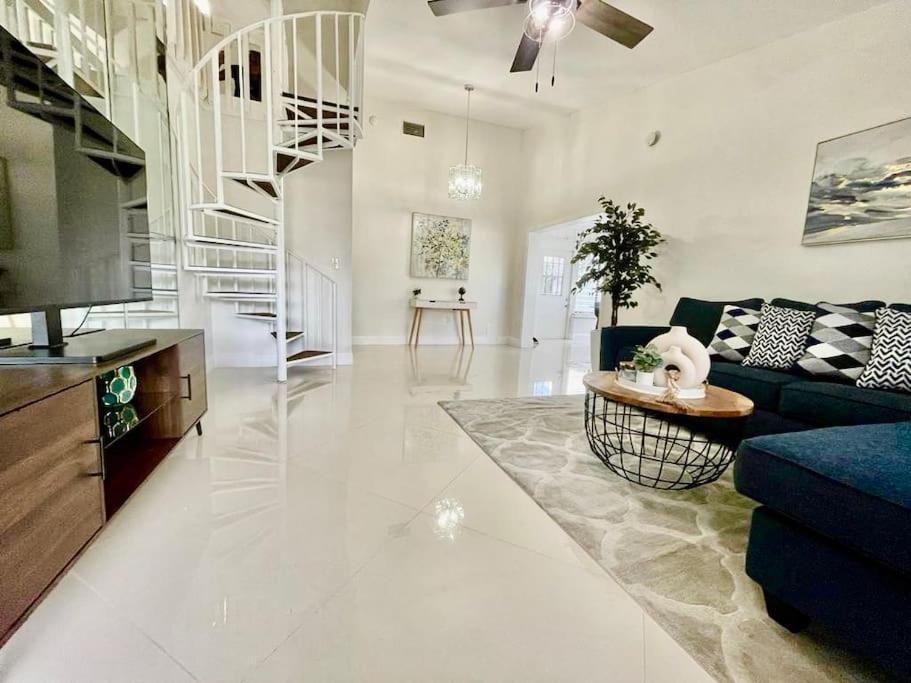 Stylish 3/2 Getaway! Near Theme Parks! Villa Lakeland Dış mekan fotoğraf